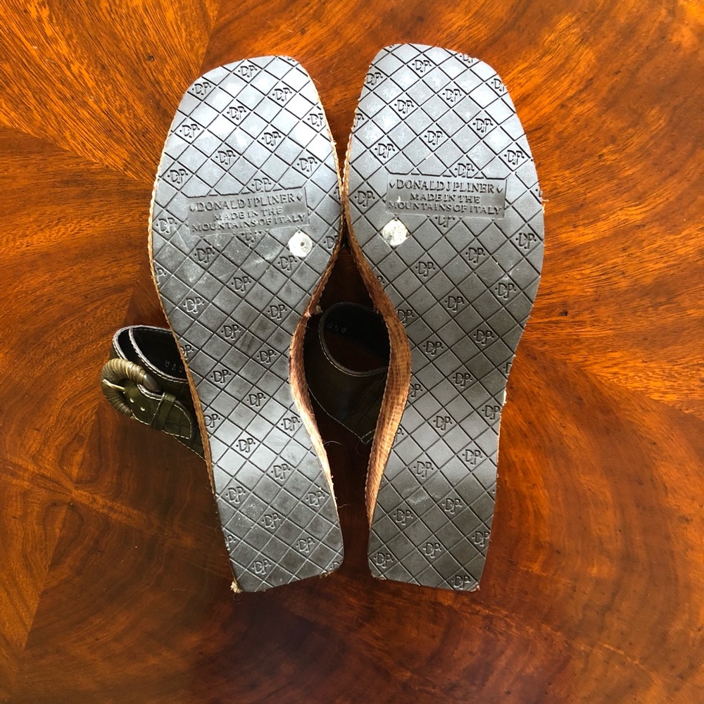 Donald Pliner Wedge - Picture 6 of 7
